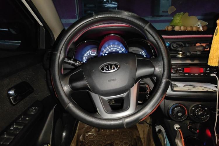 Used Kia K2 2011 Sedan 1.4L Manual Transmission GLS Steering Wheel