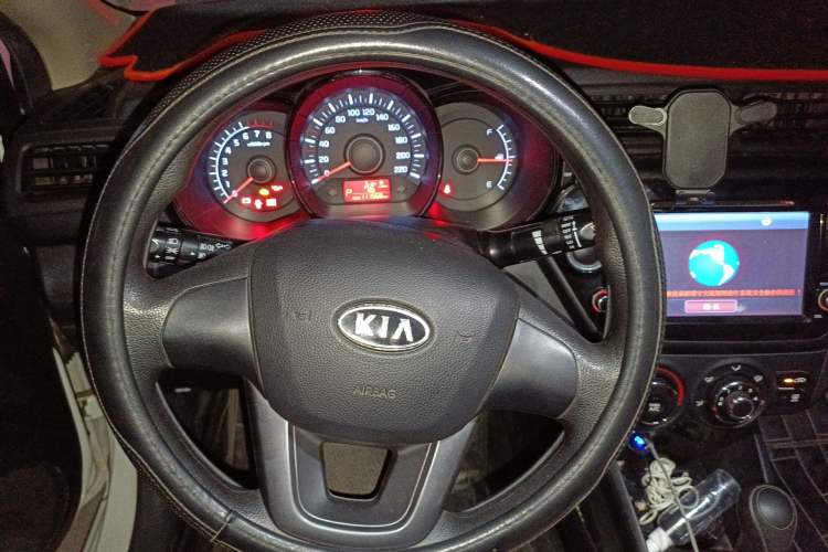 Used Kia K2 2011 Sedan 1.4L Manual Transmission GLS Steering Wheel