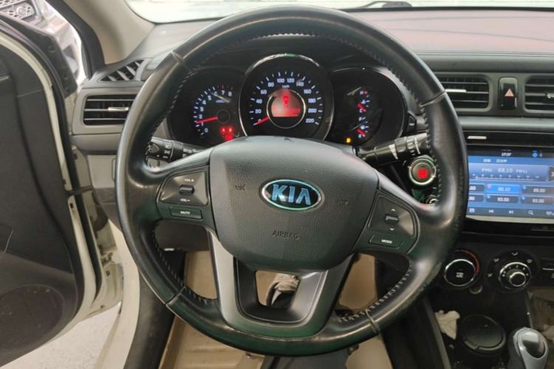 Used Kia K2 2011 Sedan 1.6L Automatic Transmission Premium Steering Wheel