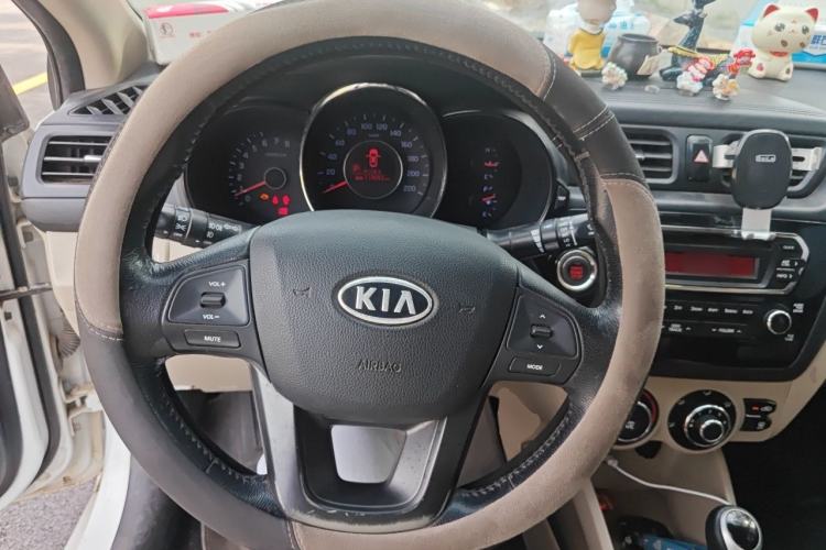 Used Kia K2 2011 Sedan 1.6L Automatic Transmission Premium Steering Wheel