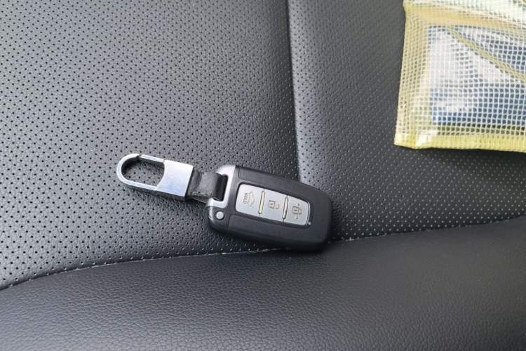 Used Kia K2 2011 Sedan 1.6L Automatic Transmission Premium Vehicle Key
