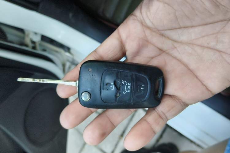 Used Kia K2 2011 Sedan 1.4L Manual Transmission GLS Vehicle Key