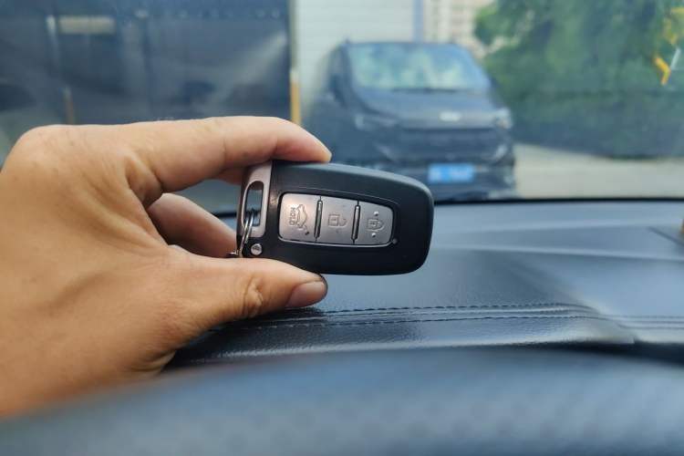 Used Kia K2 2011 Sedan 1.6L Automatic Transmission Premium Vehicle Key