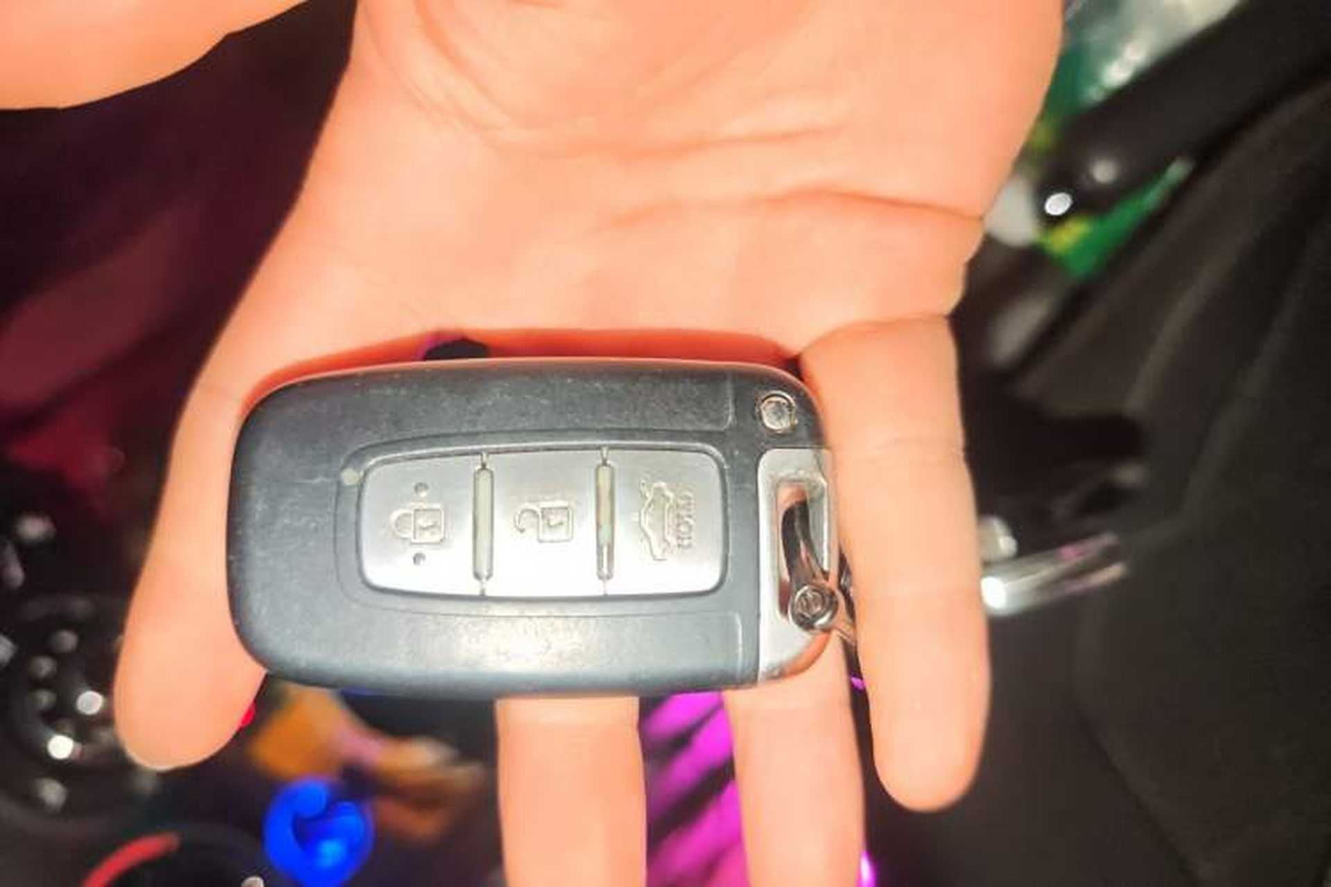 Used Kia K2 2011 Sedan 1.6L Automatic Transmission Premium Vehicle Key