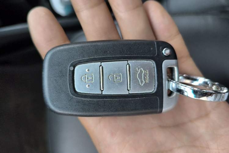 Used Kia K2 2011 Sedan 1.6L Automatic Transmission Premium Vehicle Key