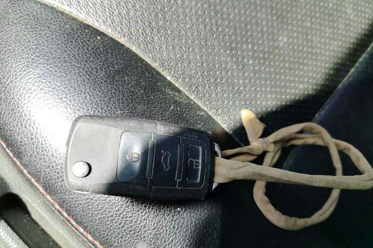 Used Kia K2 2011 Sedan 1.4L Manual Transmission GLS Vehicle Key