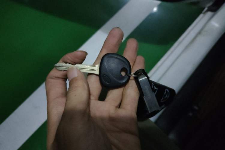 Used Kia K2 2011 Sedan 1.4L Manual Transmission GLS Vehicle Key