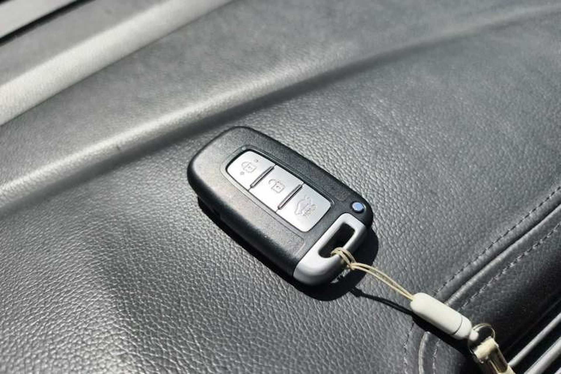 Used Kia K2 2011 Sedan 1.6L Automatic Transmission Premium Vehicle Key