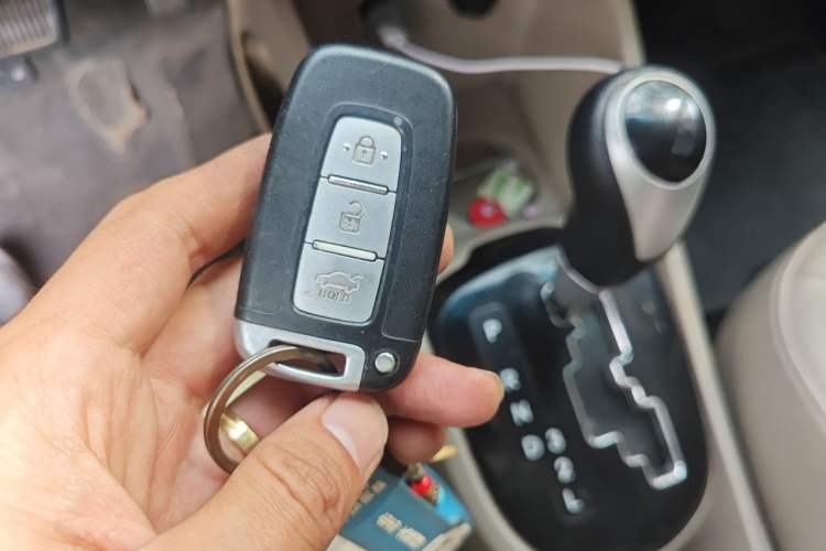 Used Kia K2 2011 Sedan 1.6L Automatic Transmission Premium Vehicle Key