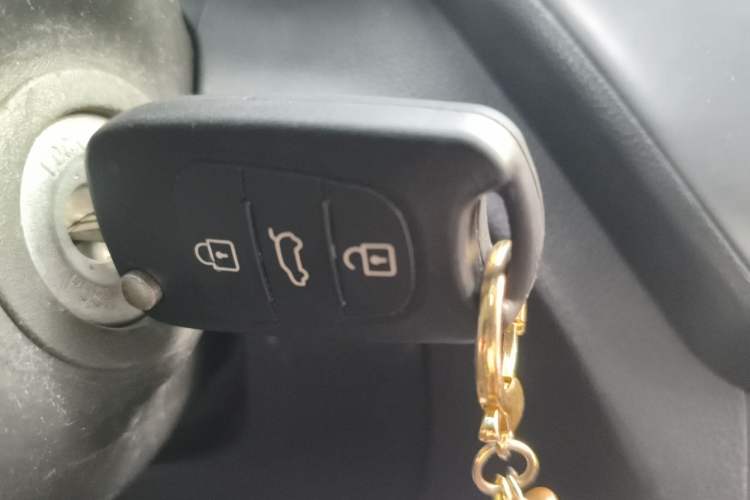 Used Kia K2 2011 Sedan 1.4L Manual Transmission GLS Vehicle Key