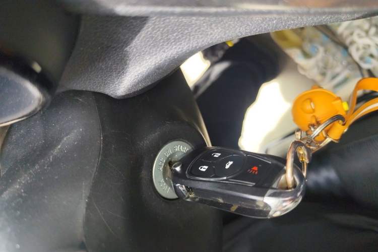 Used Kia K2 2011 Sedan 1.4L Manual Transmission GLS Vehicle Key