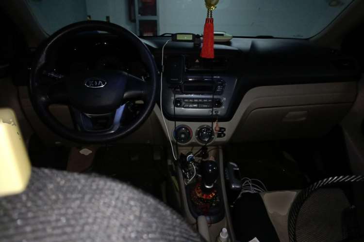 Used Kia K2 2011 Sedan 1.4L MT TOP Center Console