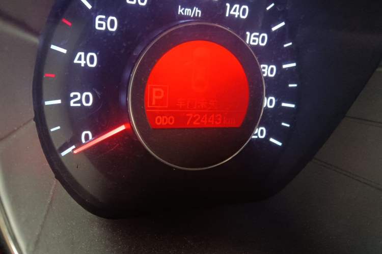 Used Kia K2 2011 Sedan 1.6L Automatic Transmission Premium Odometer Close Up