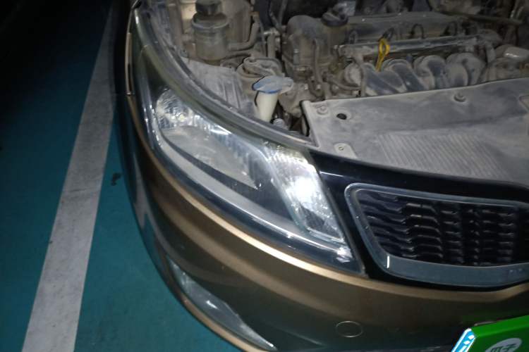 Used Kia K2 2011 Sedan 1.4L MT TOP Right Front Headlight