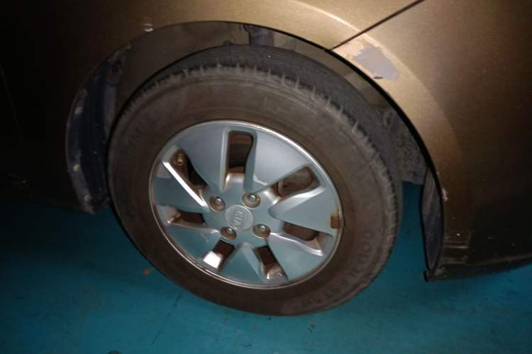 Used Kia K2 2011 Sedan 1.4L MT TOP Right Front Wheel Hub