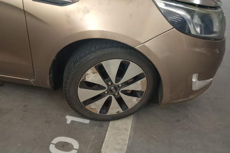 Used Kia K2 2011 Sedan 1.6L Automatic Transmission Premium Right Front Wheel Hub