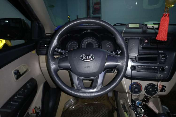 Used Kia K2 2011 Sedan 1.4L MT TOP Steering Wheel