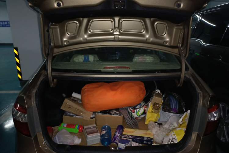 Used Kia K2 2011 Sedan 1.4L MT TOP Trunk