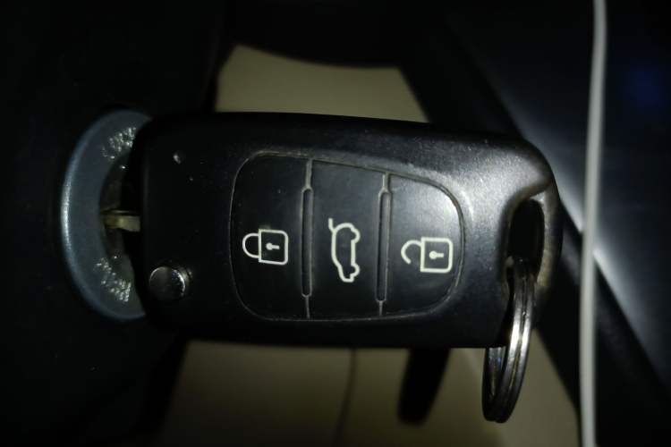 Used Kia K2 2011 Sedan 1.4L MT TOP Vehicle Key