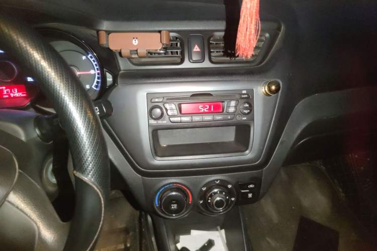 Used Kia K2 2012 Hatchback 1.4L MT GLS Commemorative Edition Audio And AC Panel