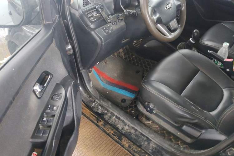 Used Kia K2 2012 Sedan 1.4L MT TOP Commemorative Edition Driver Seat