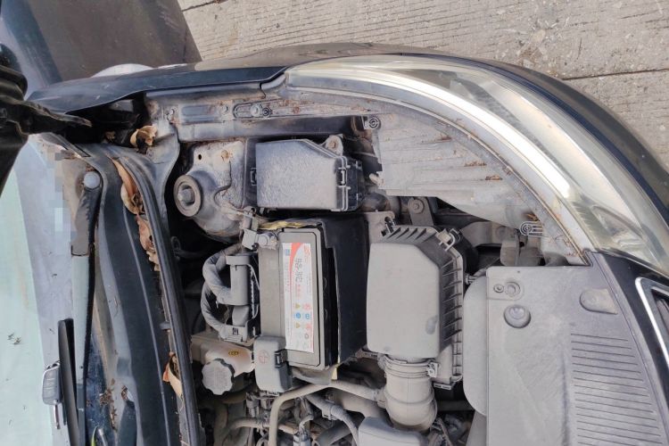 Used Kia K2 2012 Hatchback 1.4L MT Cool Edition Commemorative Model Engine Bay Left