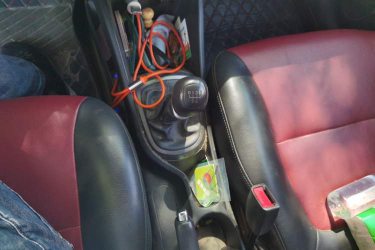Used Kia K2 2012 Sedan 1.4L MT GL Commemorative Edition Gear Lever