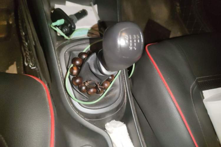 Used Kia K2 2012 Hatchback 1.4L MT GLS Commemorative Edition Gear Lever