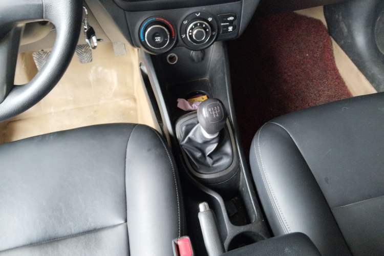 Used Kia K2 2012 Sedan 1.4L MT GLS Commemorative Edition Gear Lever