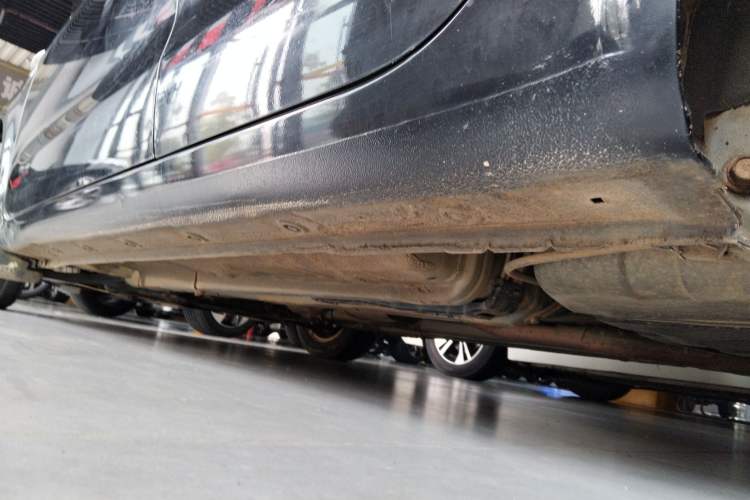 Used Kia K2 2012 Sedan 1.4L MT GLS Commemorative Edition Left Side Sill