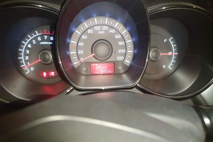 Used Kia K2 2012 Hatchback 1.4L MT GLS Commemorative Edition Odometer Close Up