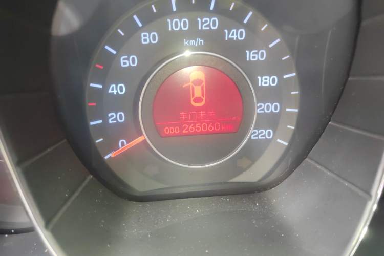 Used Kia K2 2012 Sedan 1.4L MT TOP Commemorative Edition Odometer Close Up