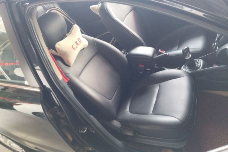 Used Kia K2 2012 Sedan 1.4L MT GLS Commemorative Edition Right Front Seat
