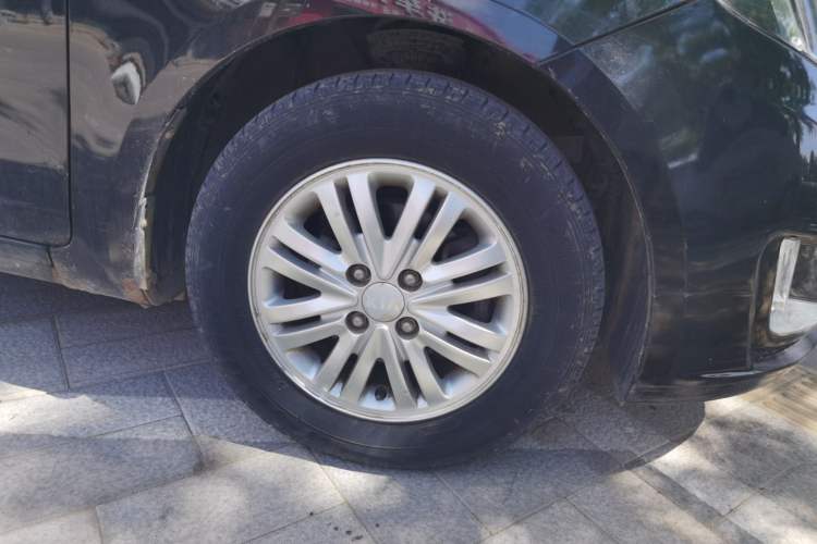 Used Kia K2 2012 Sedan 1.4L MT GL Commemorative Edition Right Front Wheel Hub