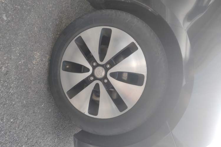 Used Kia K2 2012 Sedan 1.4L MT TOP Commemorative Edition Right Front Wheel Hub