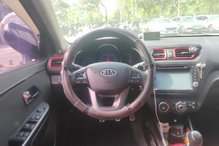 Used Kia K2 2012 Sedan 1.4L MT TOP Commemorative Edition Steering Wheel