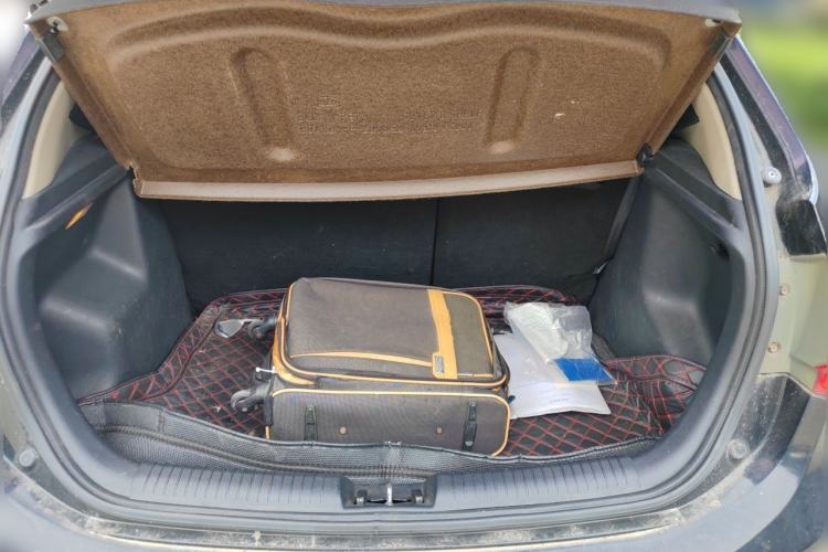 Used Kia K2 2012 Hatchback 1.4L MT Cool Edition Commemorative Model Trunk