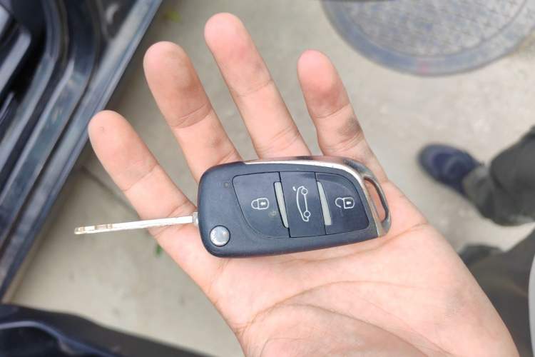 Used Kia K2 2012 Hatchback 1.4L MT Cool Edition Commemorative Model Vehicle Key
