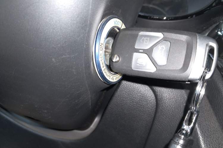 Used Kia K2 2012 Sedan 1.4L MT GLS Commemorative Edition Vehicle Key