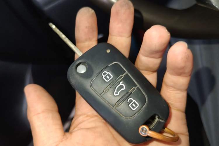 Used Kia K2 2012 Sedan 1.4L MT TOP Commemorative Edition Vehicle Key