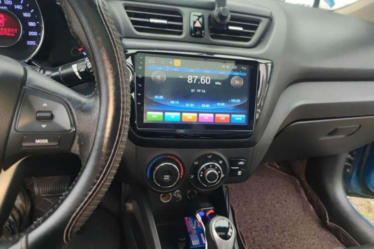 Used Kia K2 2012 Sedan 1.6L AT Premium ECO Audio And AC Panel