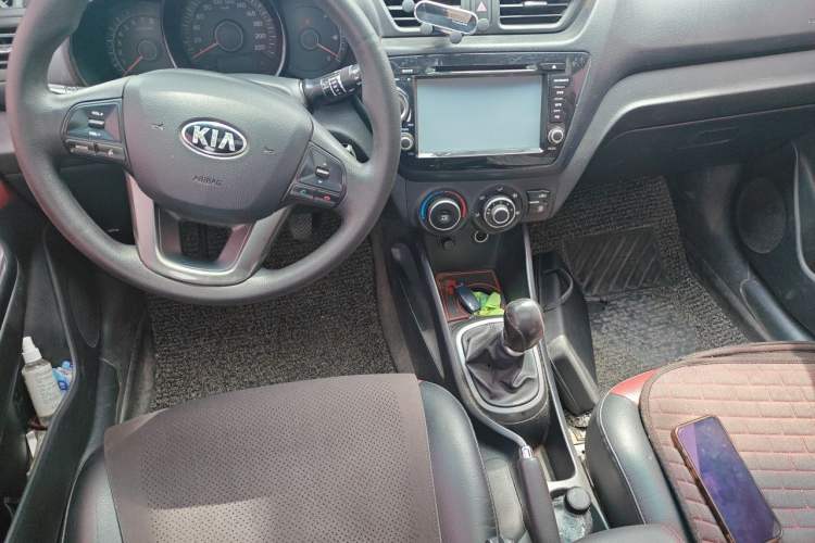 Used Kia K2 2012 Hatchback 1.4L MT Cool Edition Commemorative Model Center Console