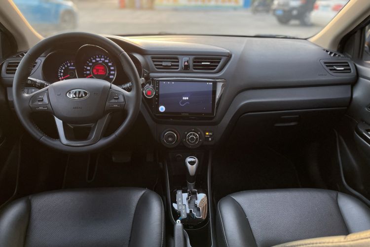 Used Kia K2 2012 Hatchback 1.6L AT Premium Commemorative Edition Center Console