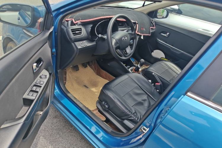 Used Kia K2 2012 Sedan 1.4L MT TOP Commemorative Edition Driver Seat