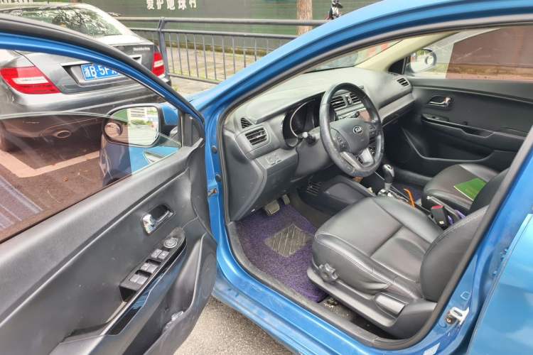 Used Kia K2 2012 Sedan 1.6L Automatic Transmission Premium Commemorative Edition Driver Seat