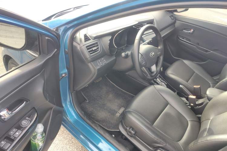 Used Kia K2 2012 Hatchback 1.6L AT Premium Commemorative Edition Driver Seat