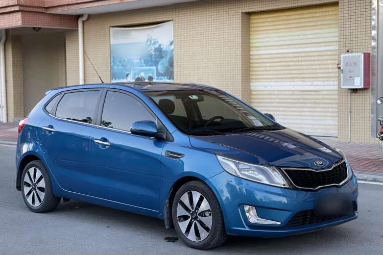Used Kia K2 2012 Hatchback 1.6L AT Premium Commemorative Edition Front Right 45 Deg