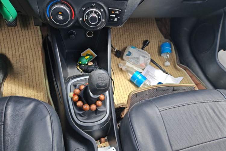 Used Kia K2 2012 Sedan 1.4L MT TOP Commemorative Edition Gear Lever