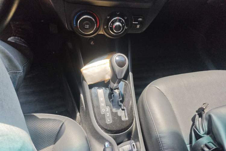 Used Kia K2 2012 Sedan 1.6L AT Premium ECO Gear Lever