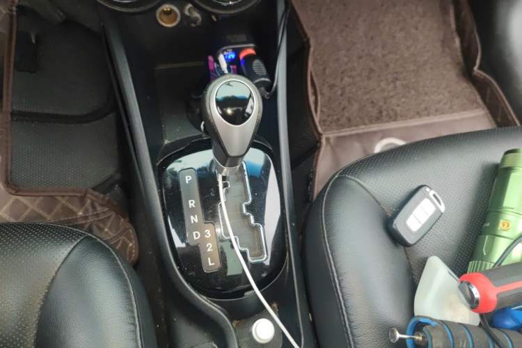 Used Kia K2 2012 Sedan 1.6L AT Premium ECO Gear Lever
